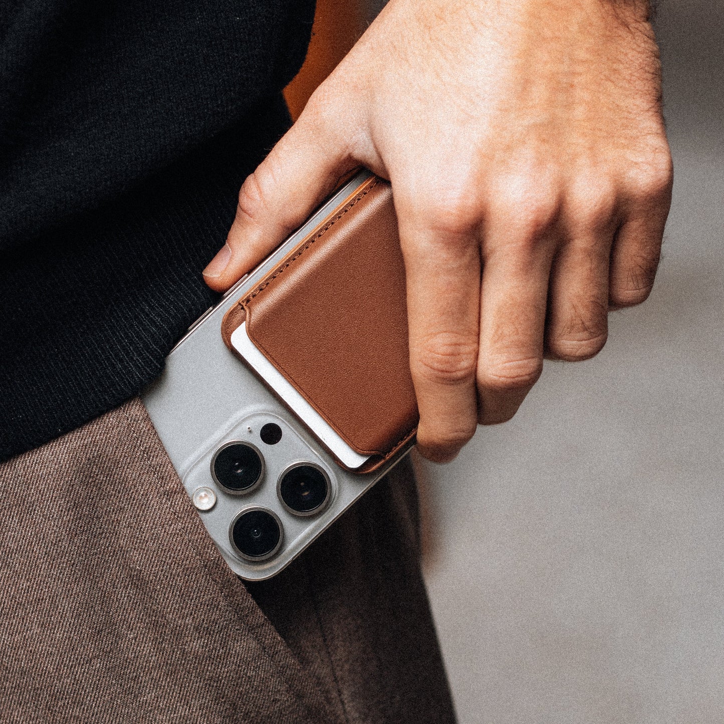 MagSafe Wallet Stand