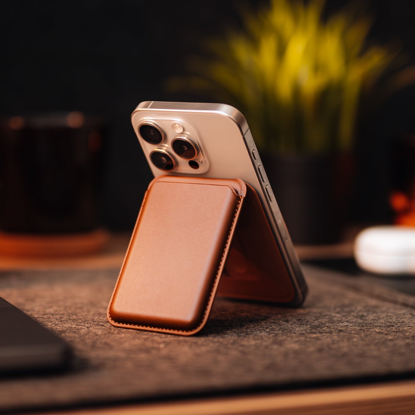 MagSafe Wallet Stand
